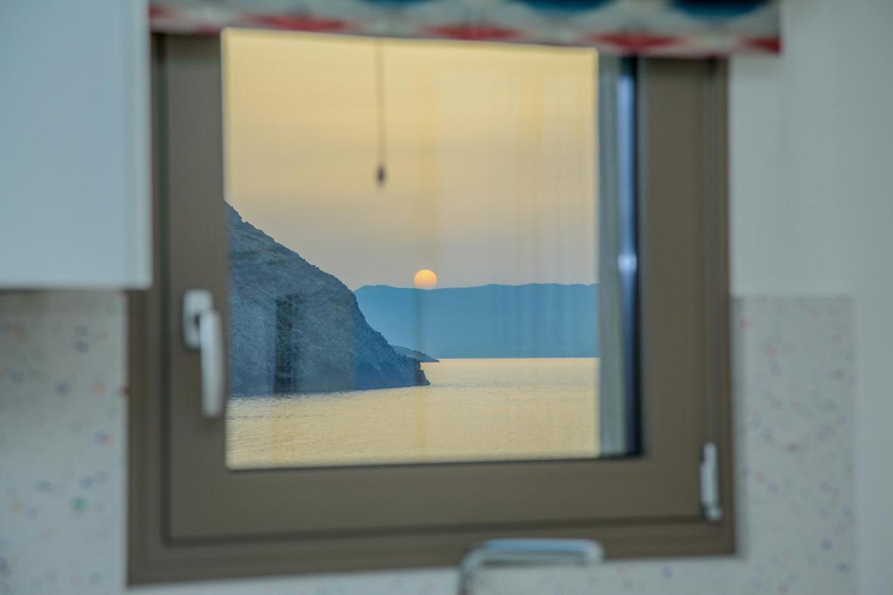 Almyra Seaside House Мохлос Экстерьер фото